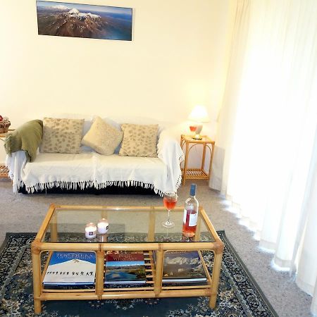 Smokebush Cottage - Holiday Home Exclusively Yours Turangi Kültér fotó