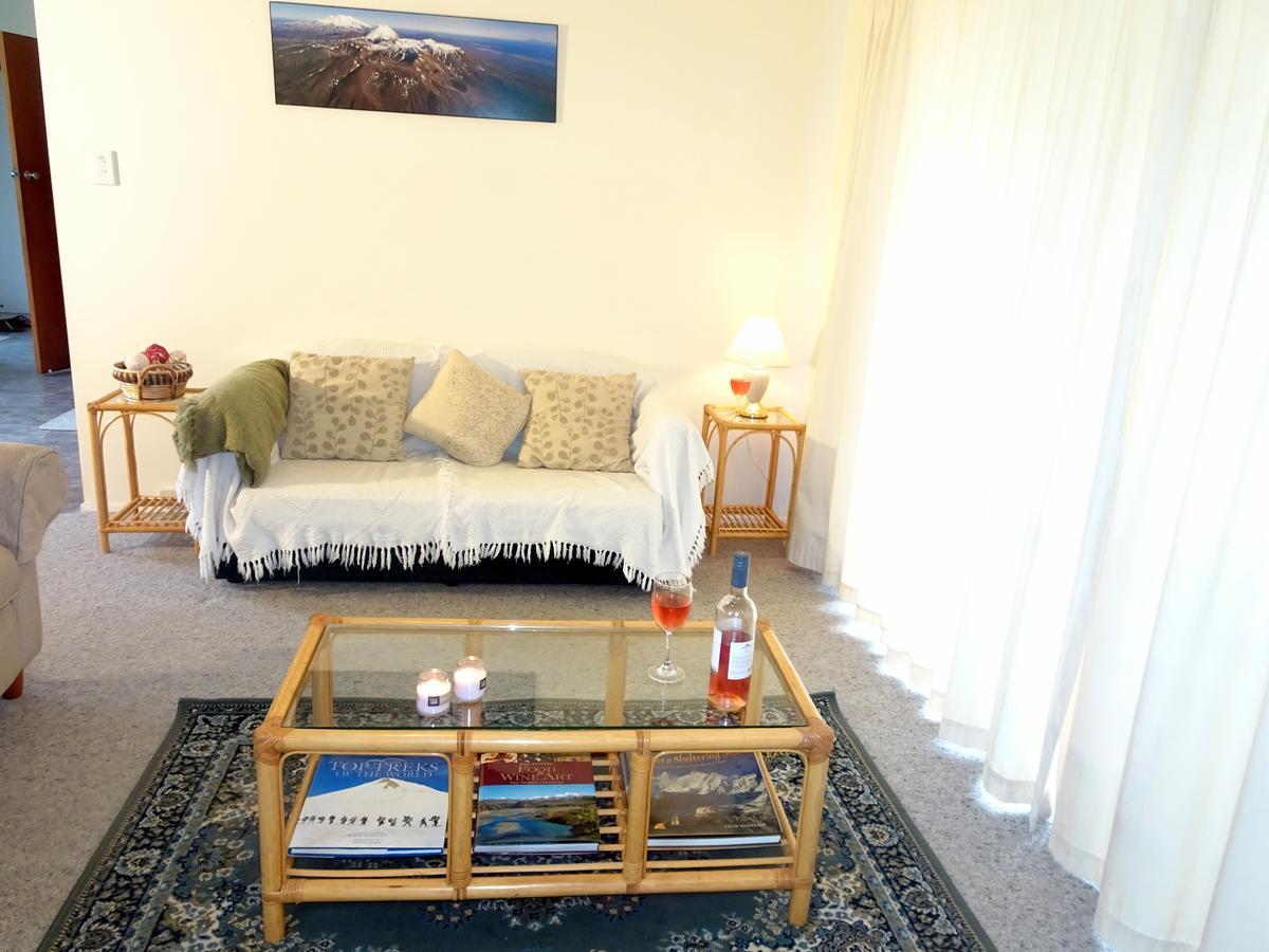 Smokebush Cottage - Holiday Home Exclusively Yours Turangi Kültér fotó