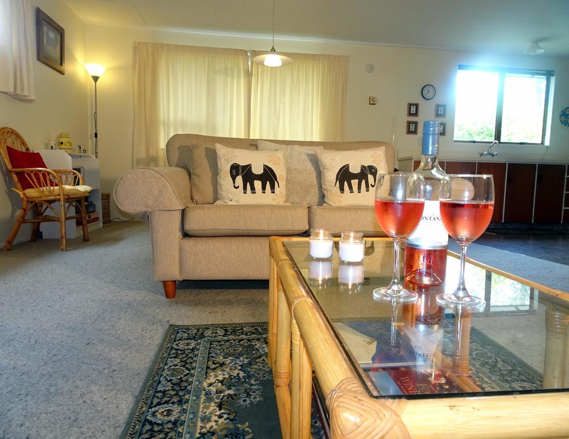 Smokebush Cottage - Holiday Home Exclusively Yours Turangi Kültér fotó